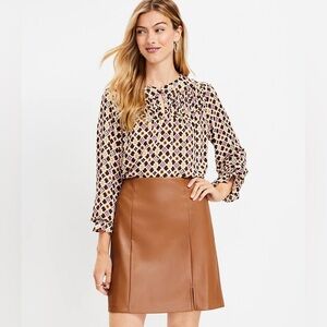 NWT LOFT Petite seamed faux leather skirt in tan, 00P